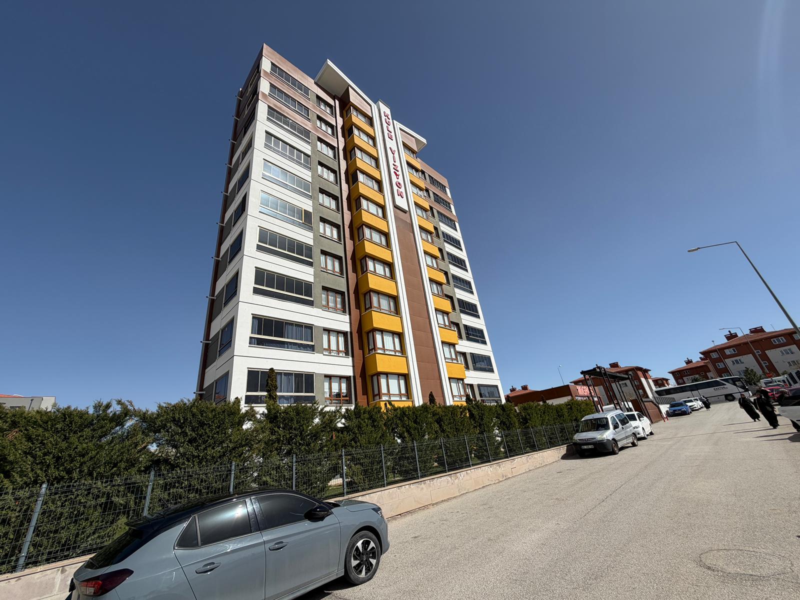 Karamanın En Popüler Sitesinde 3+1 Fırsat Daire — Karaman