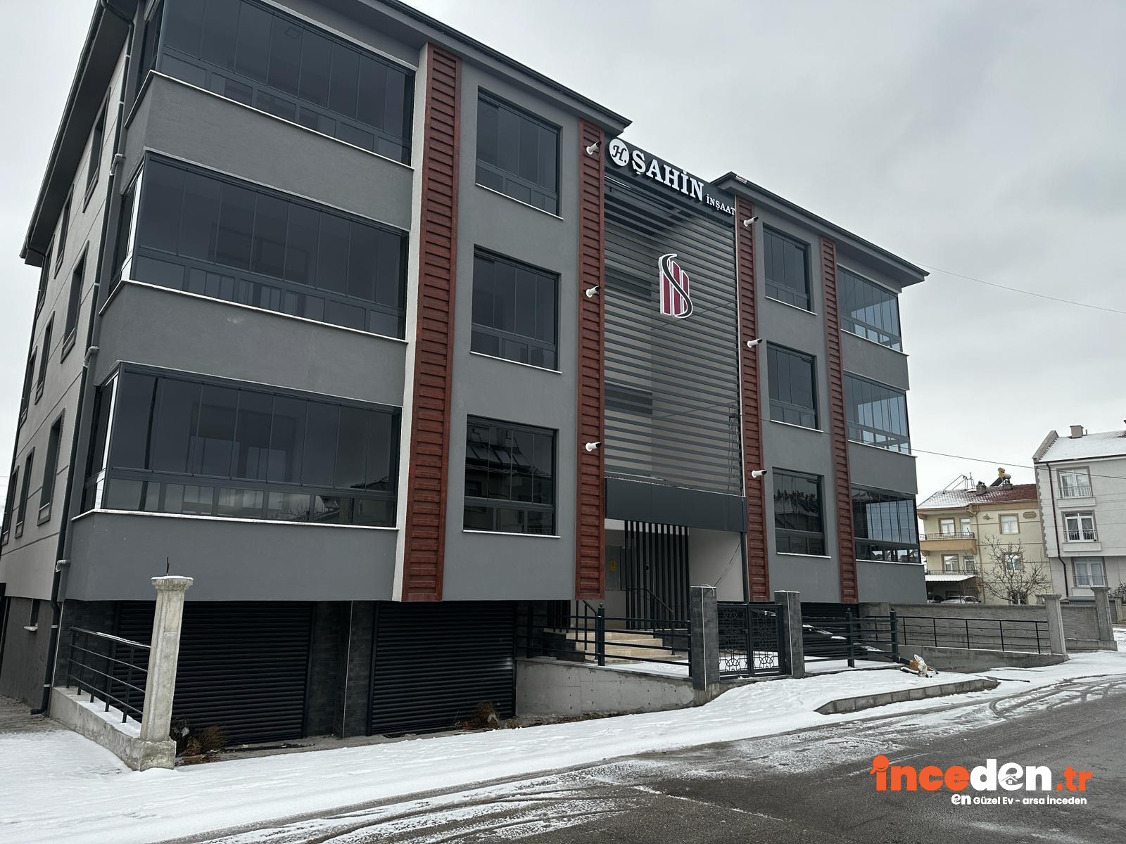 TABDUK EMRE MAHALLESİNDE ARA KAT 4+1 SATILIK DAİRE — Karaman